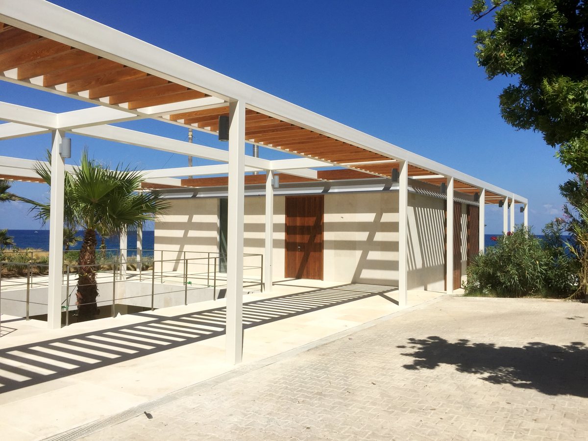 Lot 1220 — view