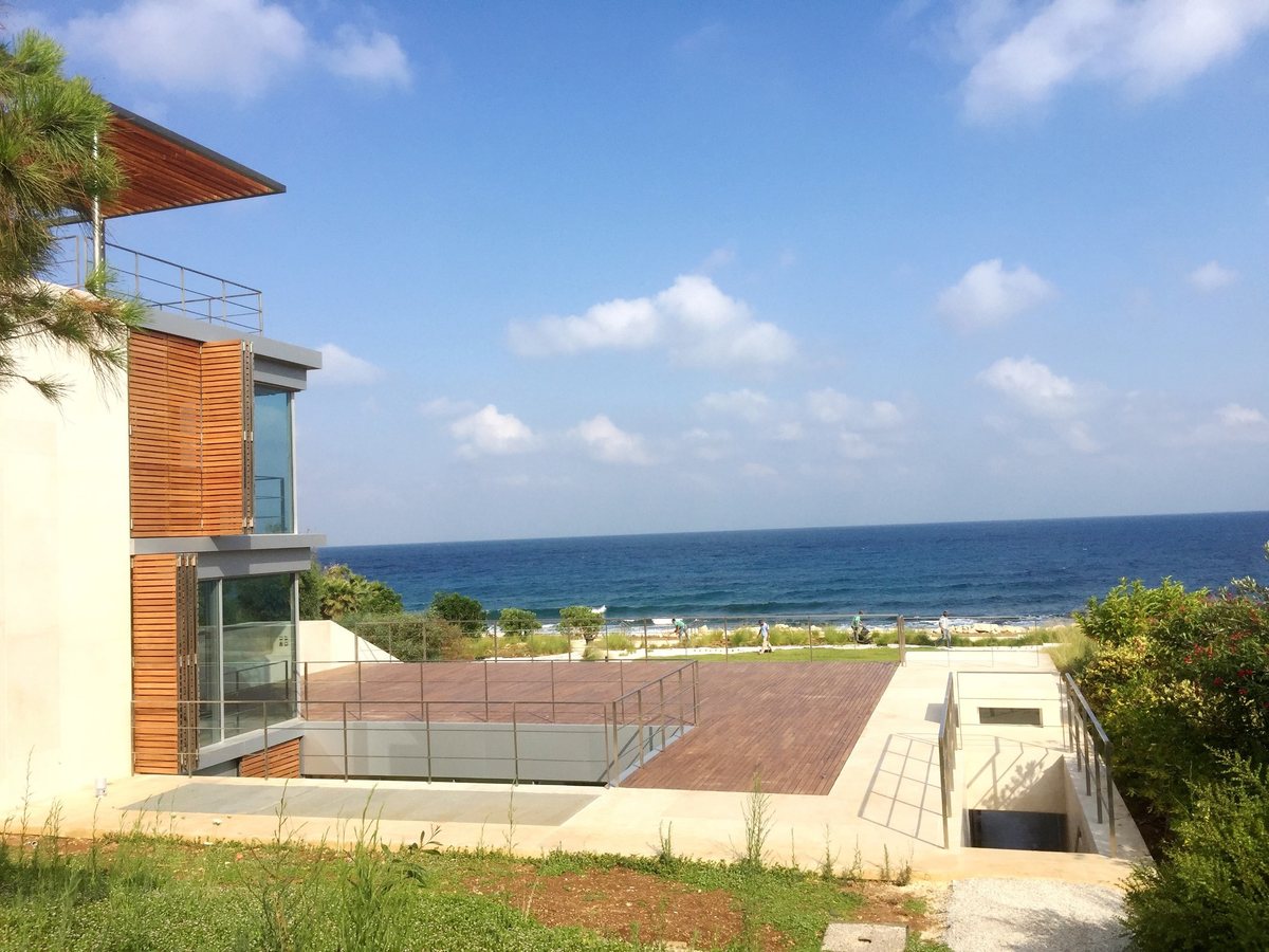 Lot 1220 — view